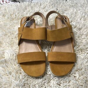 Seven Dials golden yellow sandals sz 7m